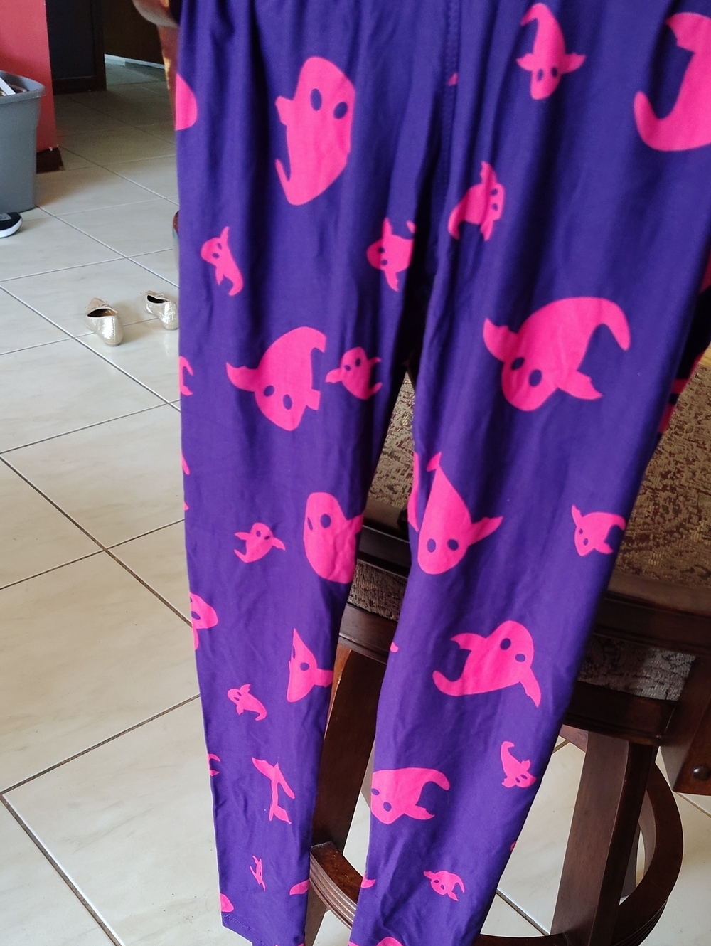 Comfy Purple and Pink Ghost Print Leggings